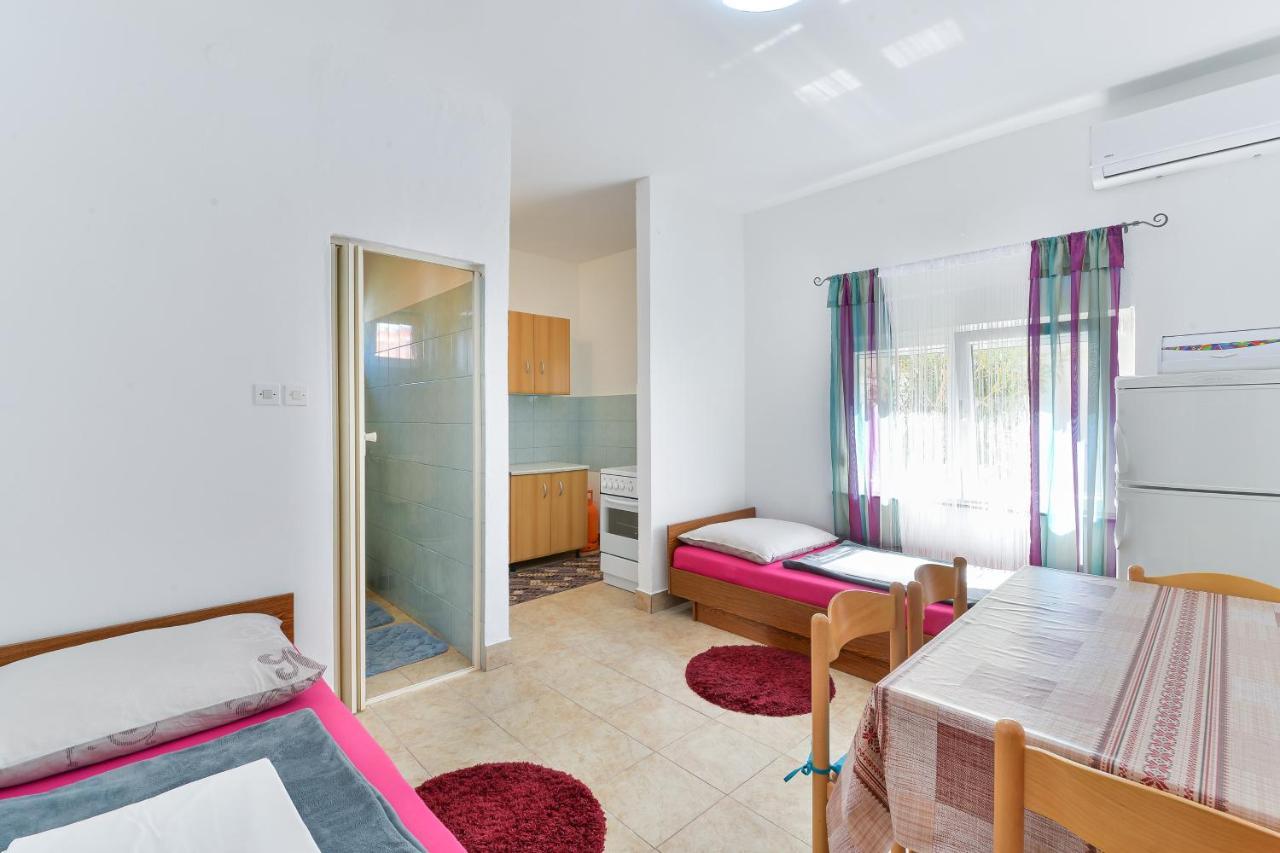 Apartments With A Parking Space Nin, Zadar - 19555 외부 사진