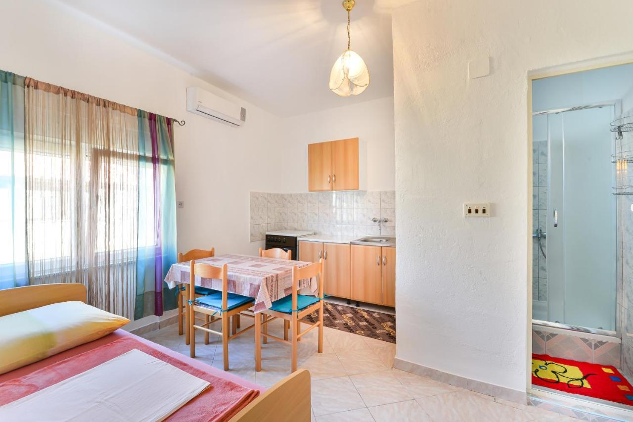 Apartments With A Parking Space Nin, Zadar - 19555 외부 사진